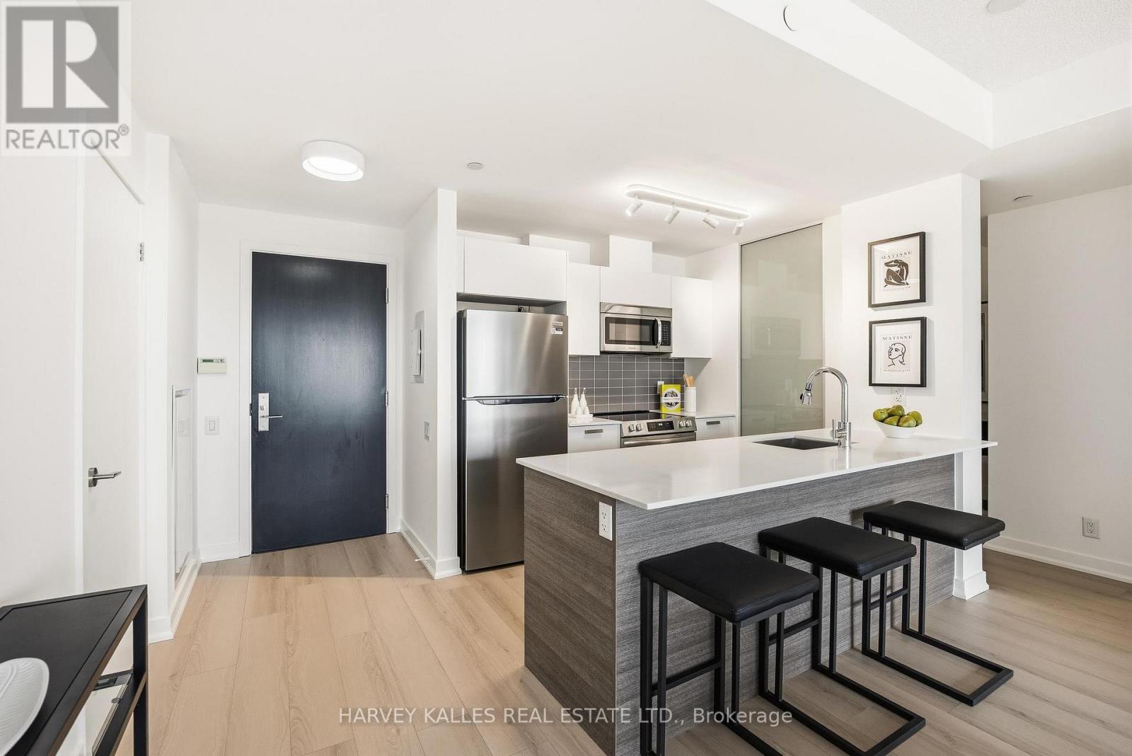 1501 - 1815 YONGE STREET