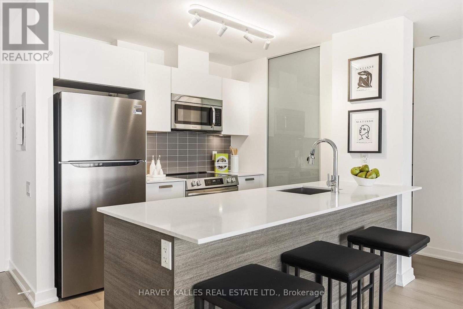 1501 - 1815 YONGE STREET