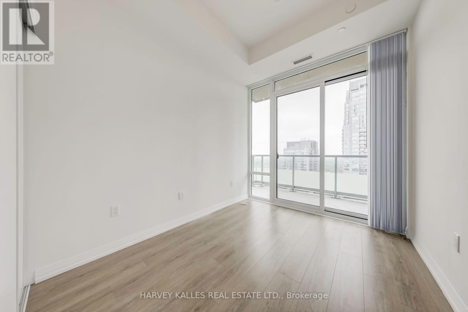 PH17 - 50 DUNFIELD AVENUE