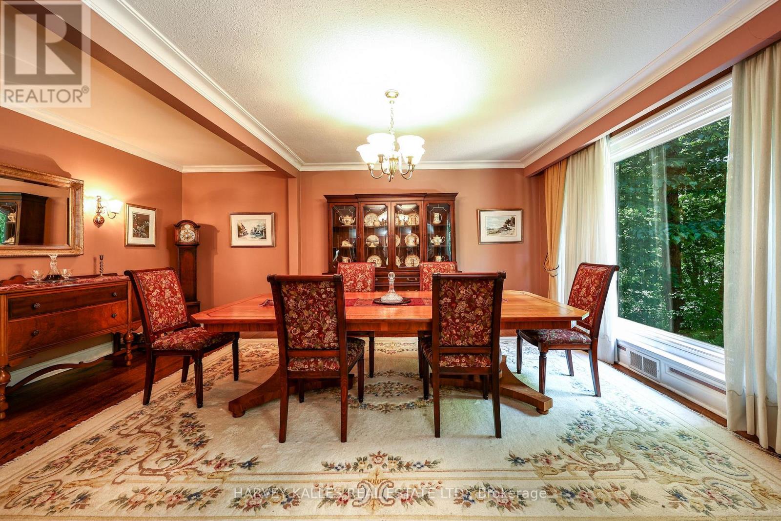 176 OLD YONGE STREET