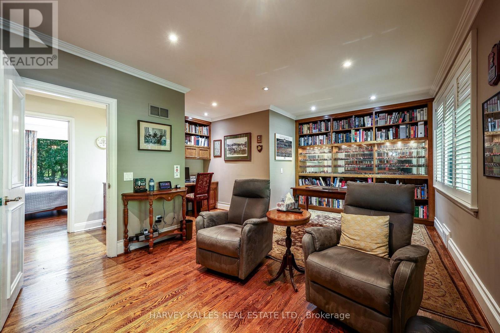 176 OLD YONGE STREET