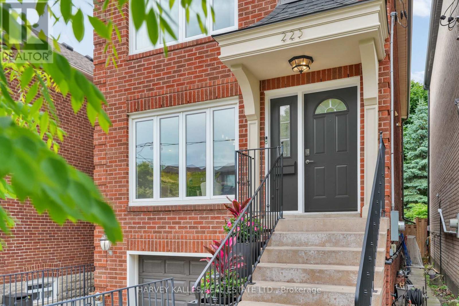 223 GLENFOREST ROAD