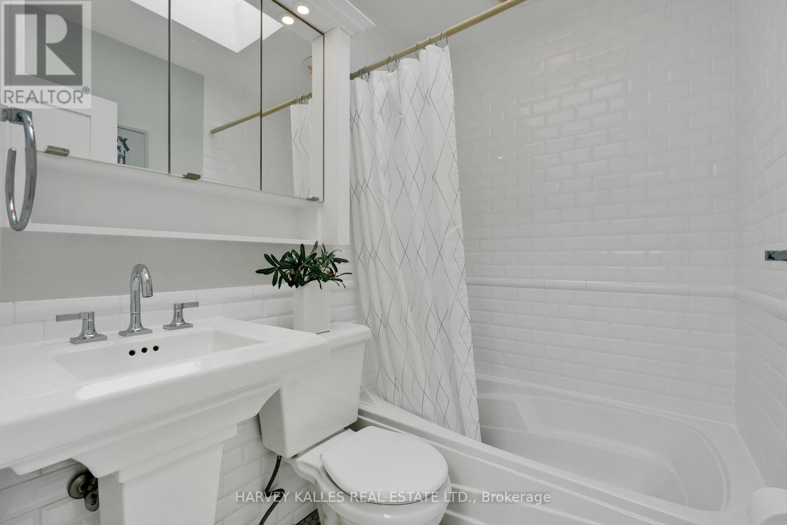 223 GLENFOREST ROAD