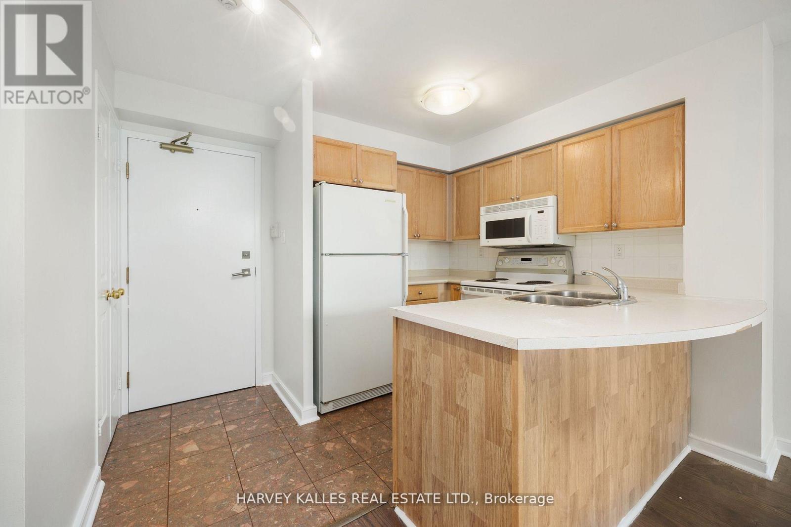 512 - 109 FRONT STREET E