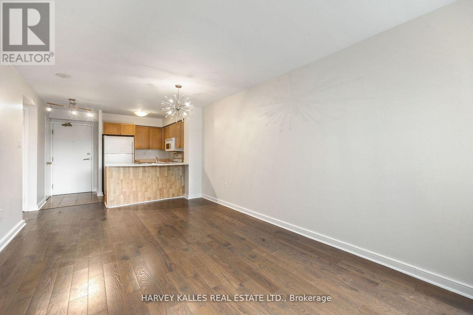 512 - 109 FRONT STREET E