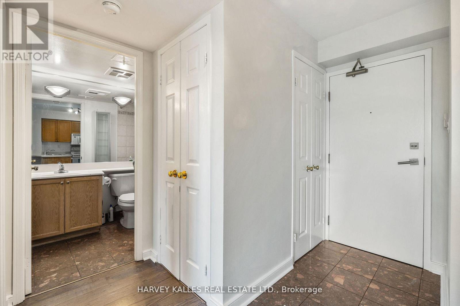 512 - 109 FRONT STREET E