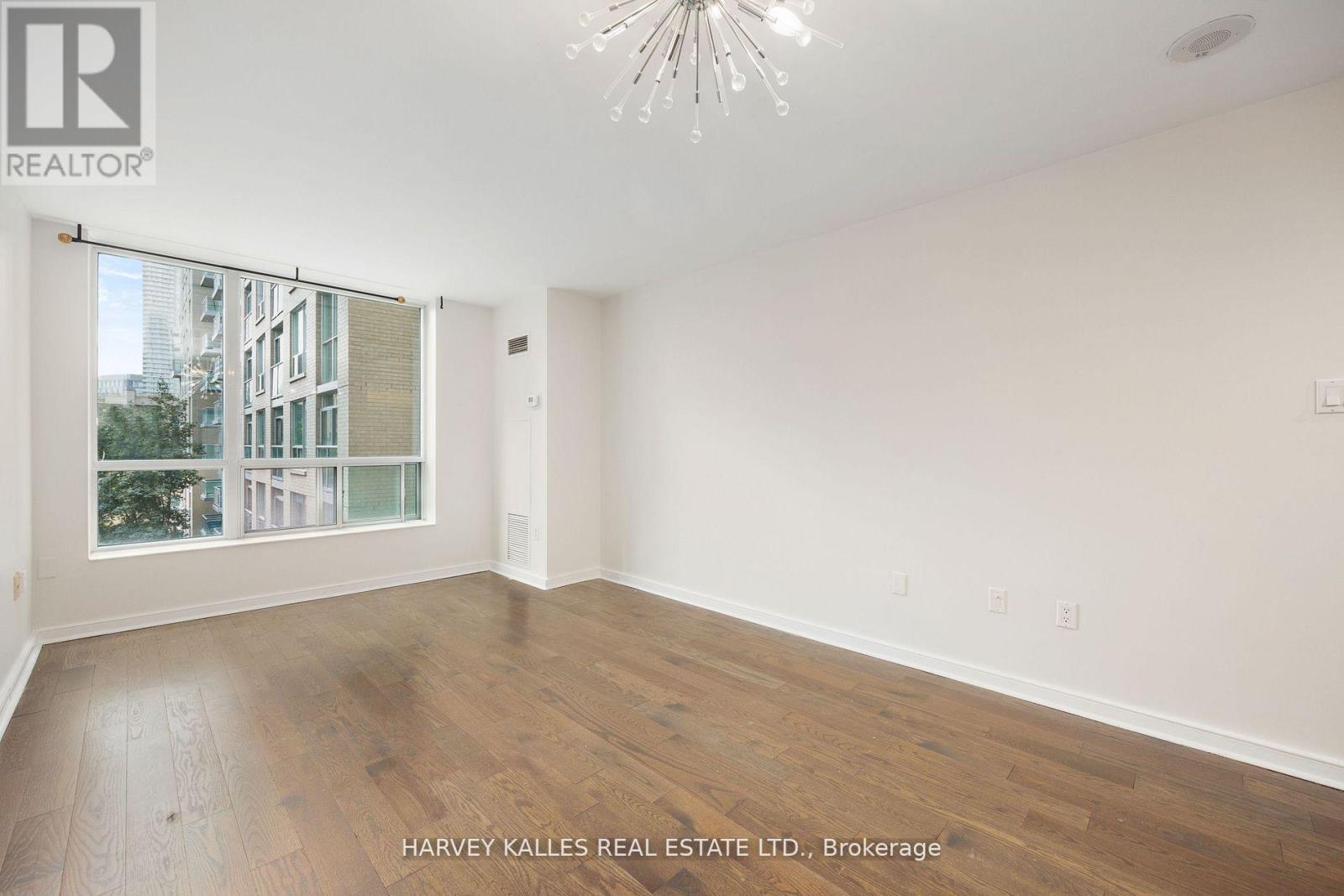 512 - 109 FRONT STREET E