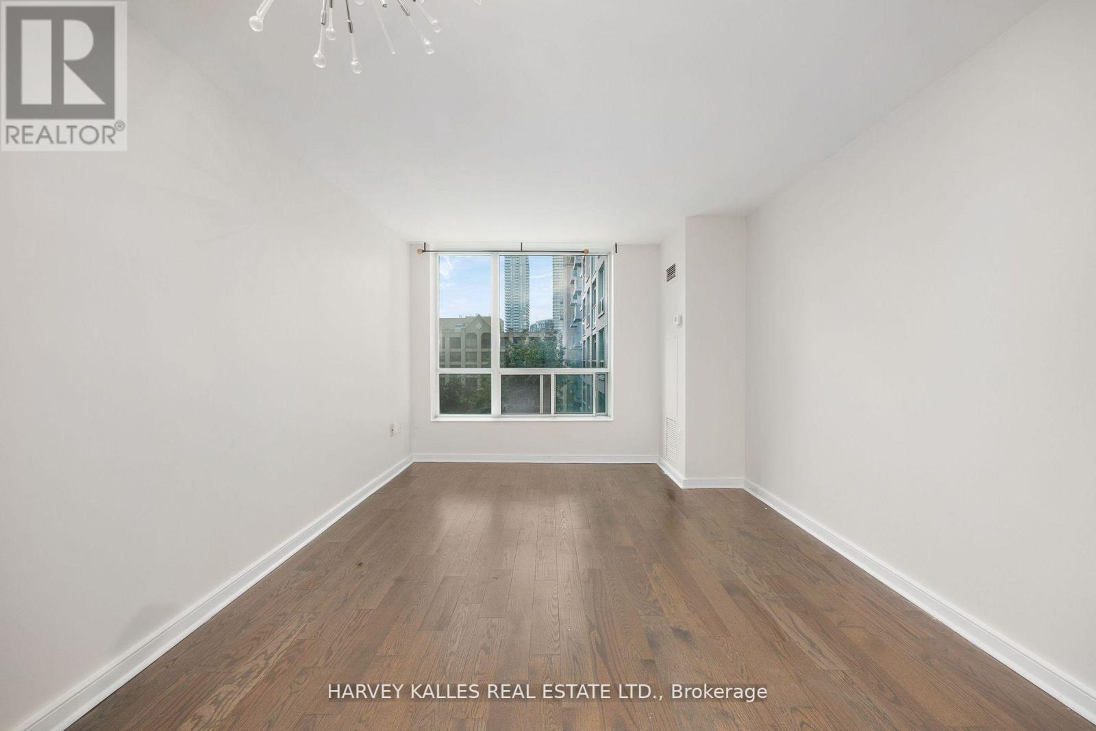 512 - 109 FRONT STREET E