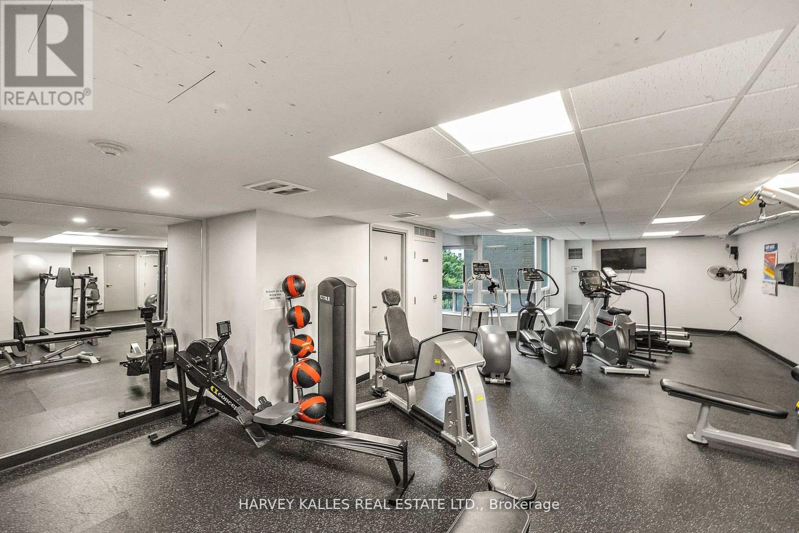 512 - 109 FRONT STREET E