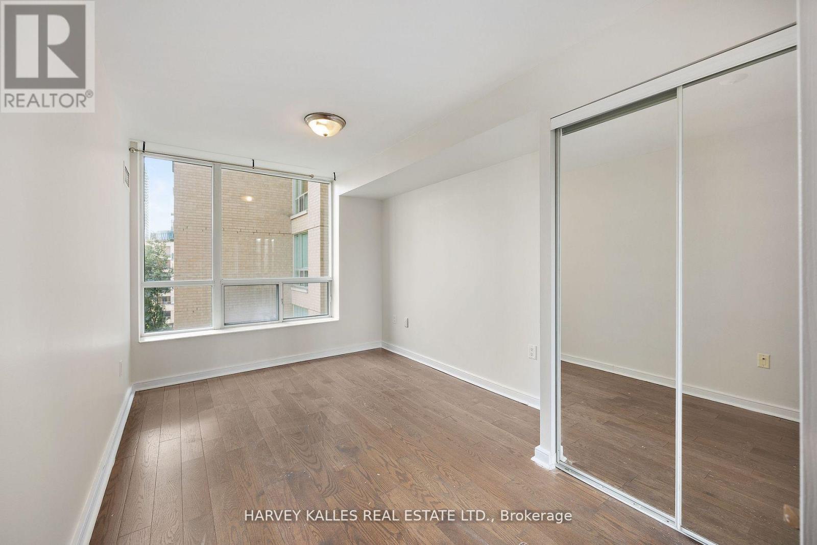 512 - 109 FRONT STREET E