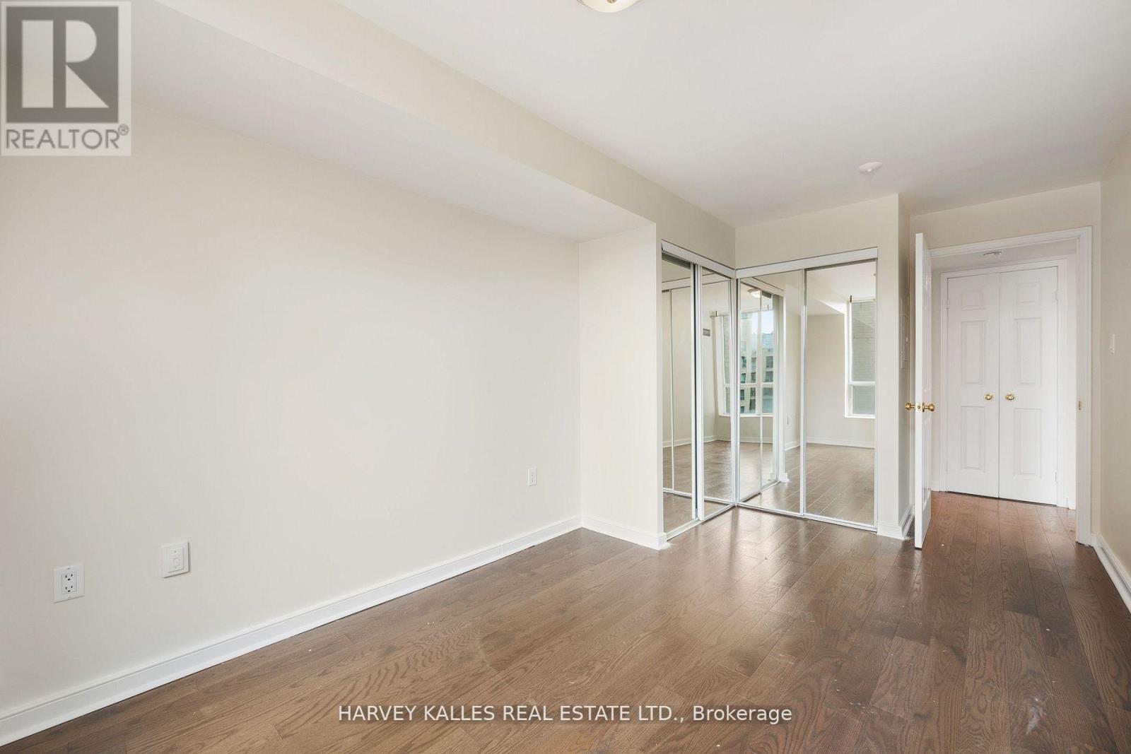 512 - 109 FRONT STREET E