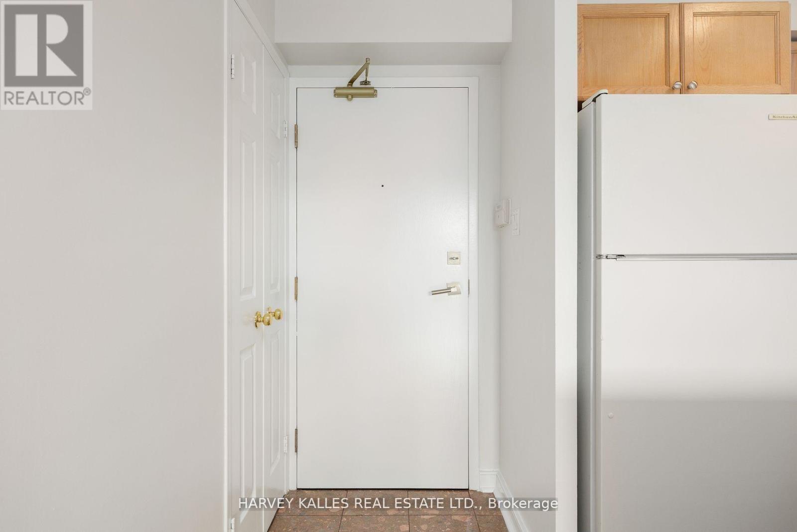 512 - 109 FRONT STREET E