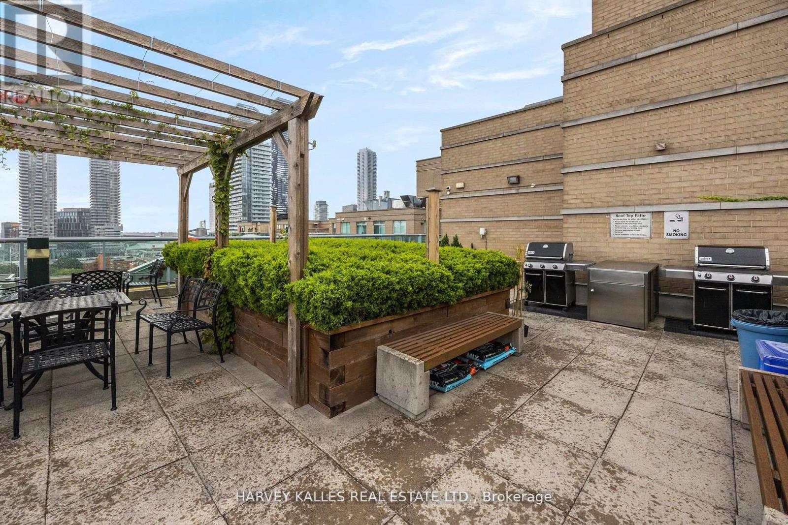 512 - 109 FRONT STREET E