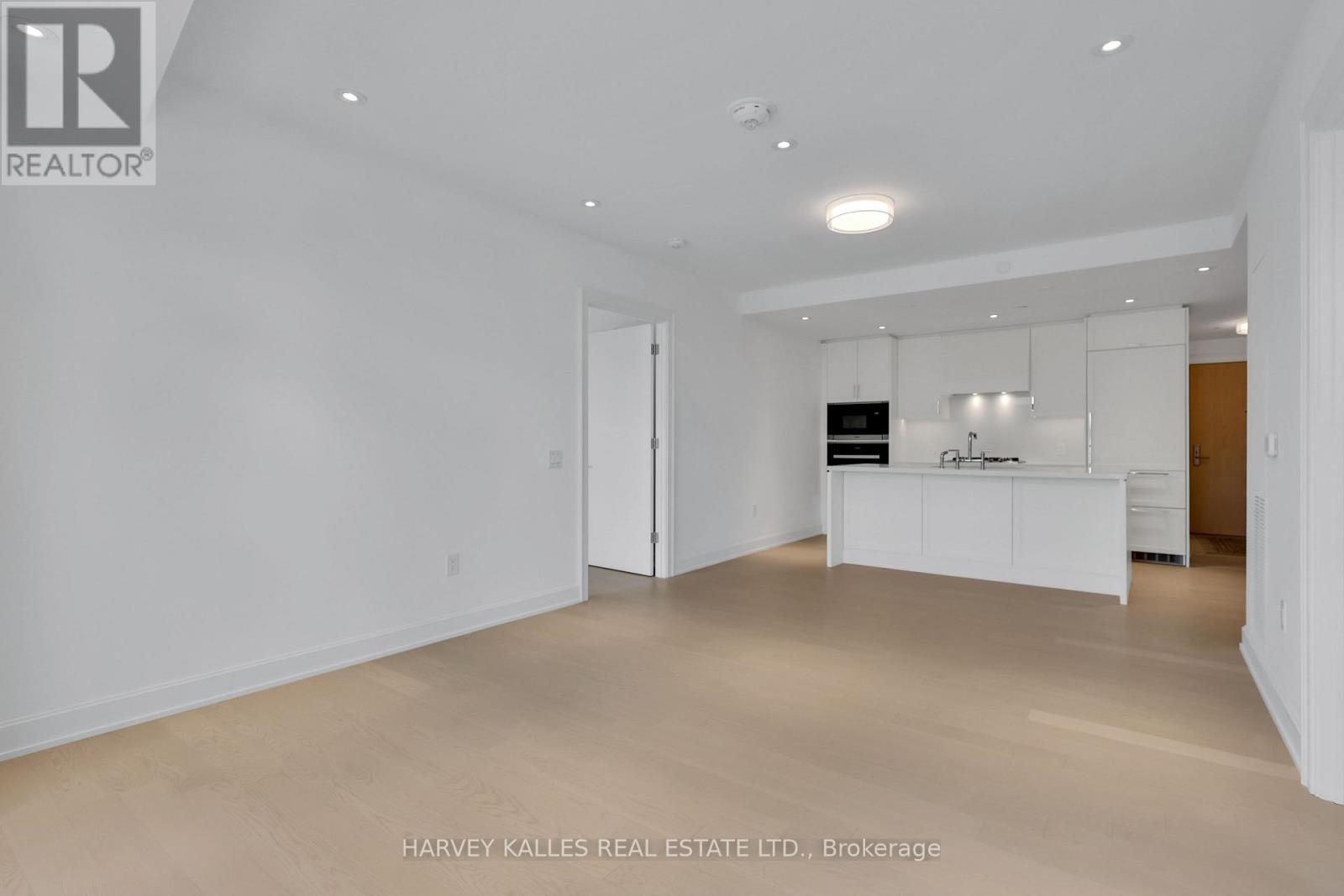 403 - 1 STRATHGOWAN AVENUE