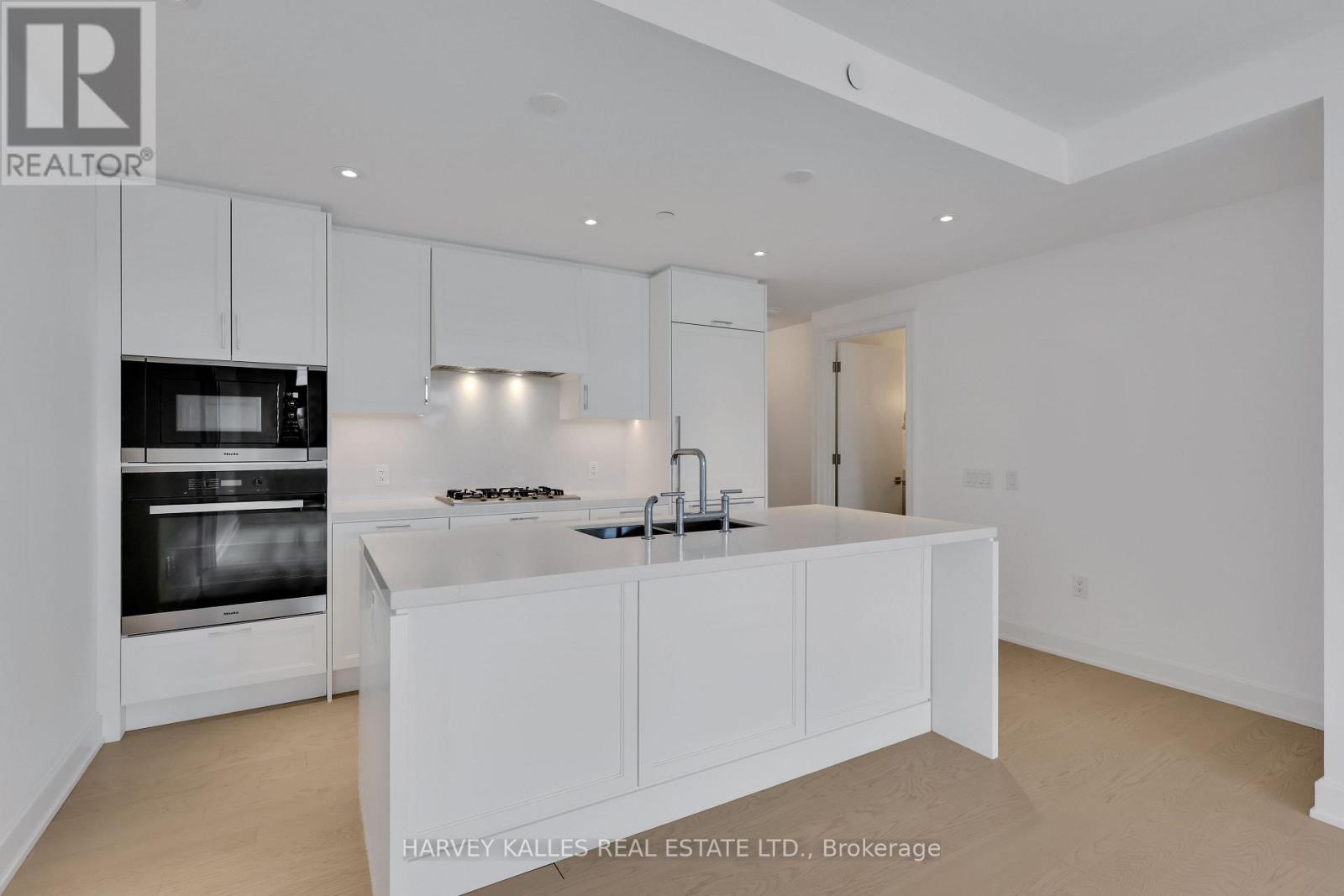 403 - 1 STRATHGOWAN AVENUE