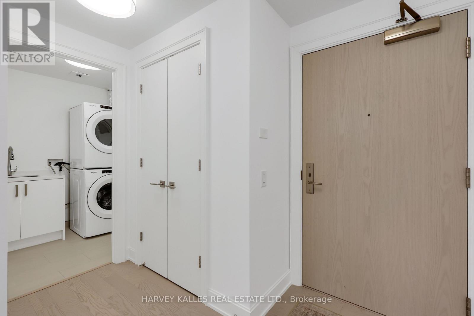 403 - 1 STRATHGOWAN AVENUE