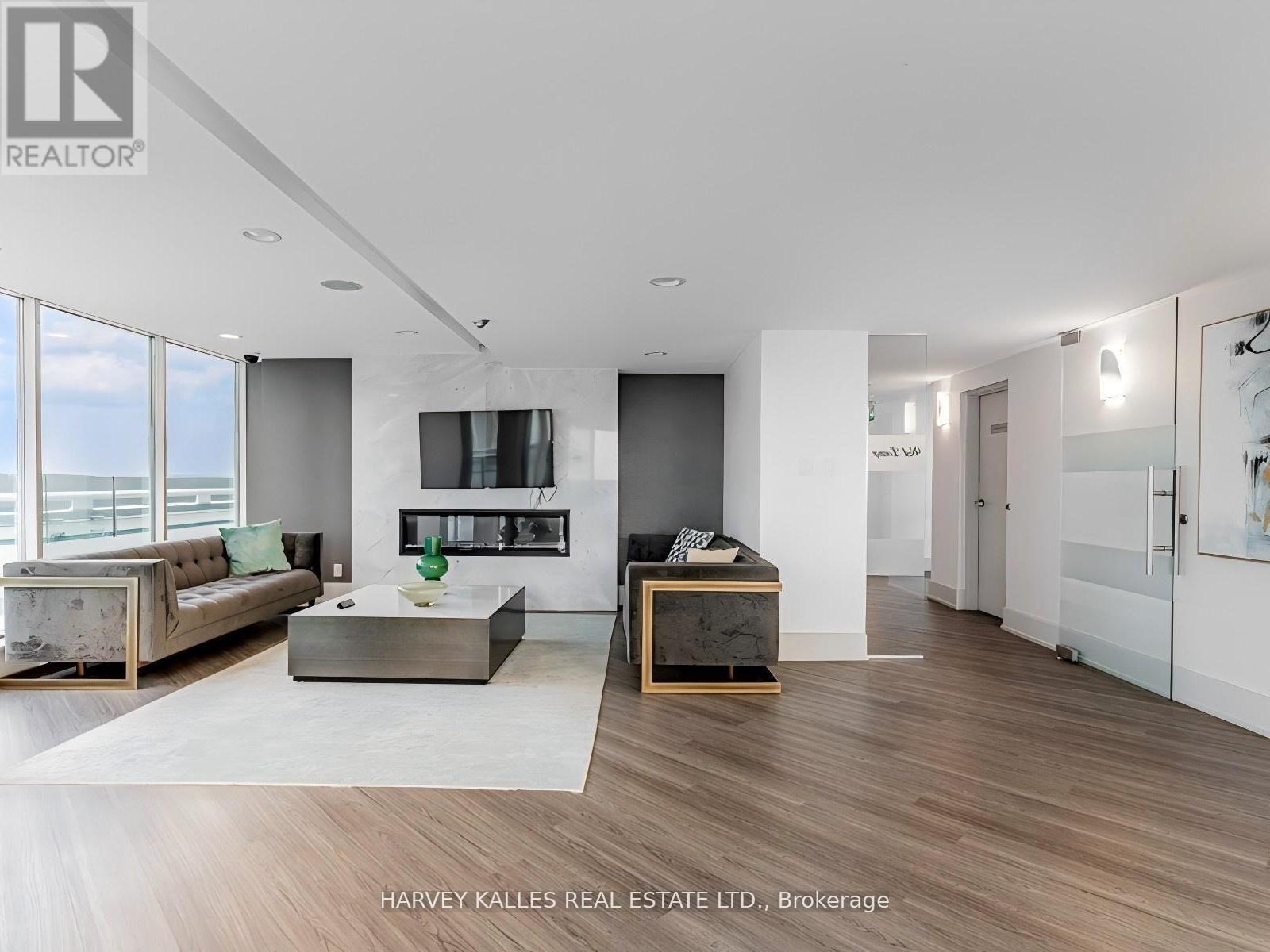705 - 10 YONGE STREET