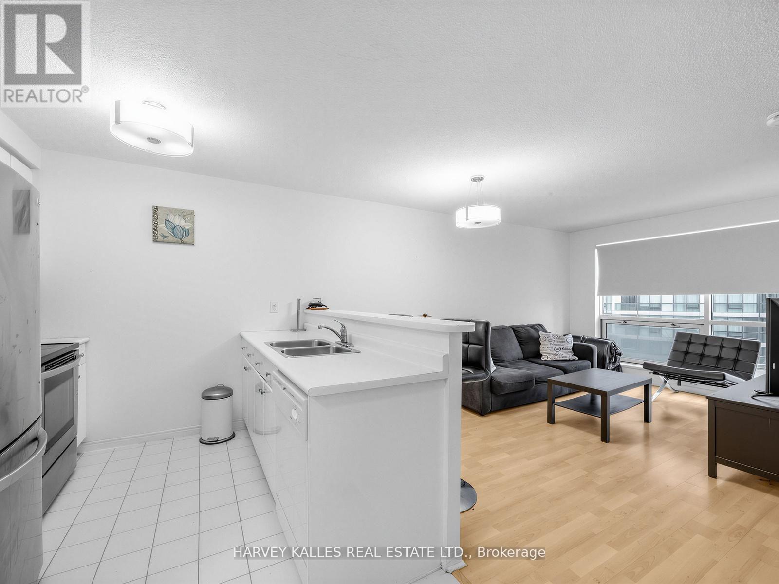 705 - 10 YONGE STREET