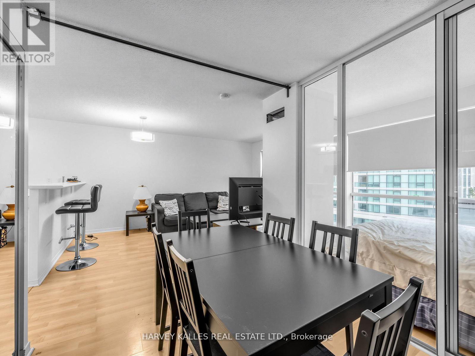 705 - 10 YONGE STREET