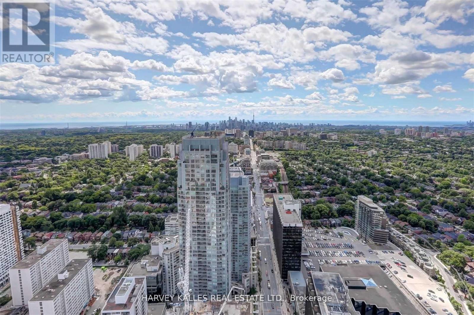 5202 - 8 EGLINTON AVENUE E