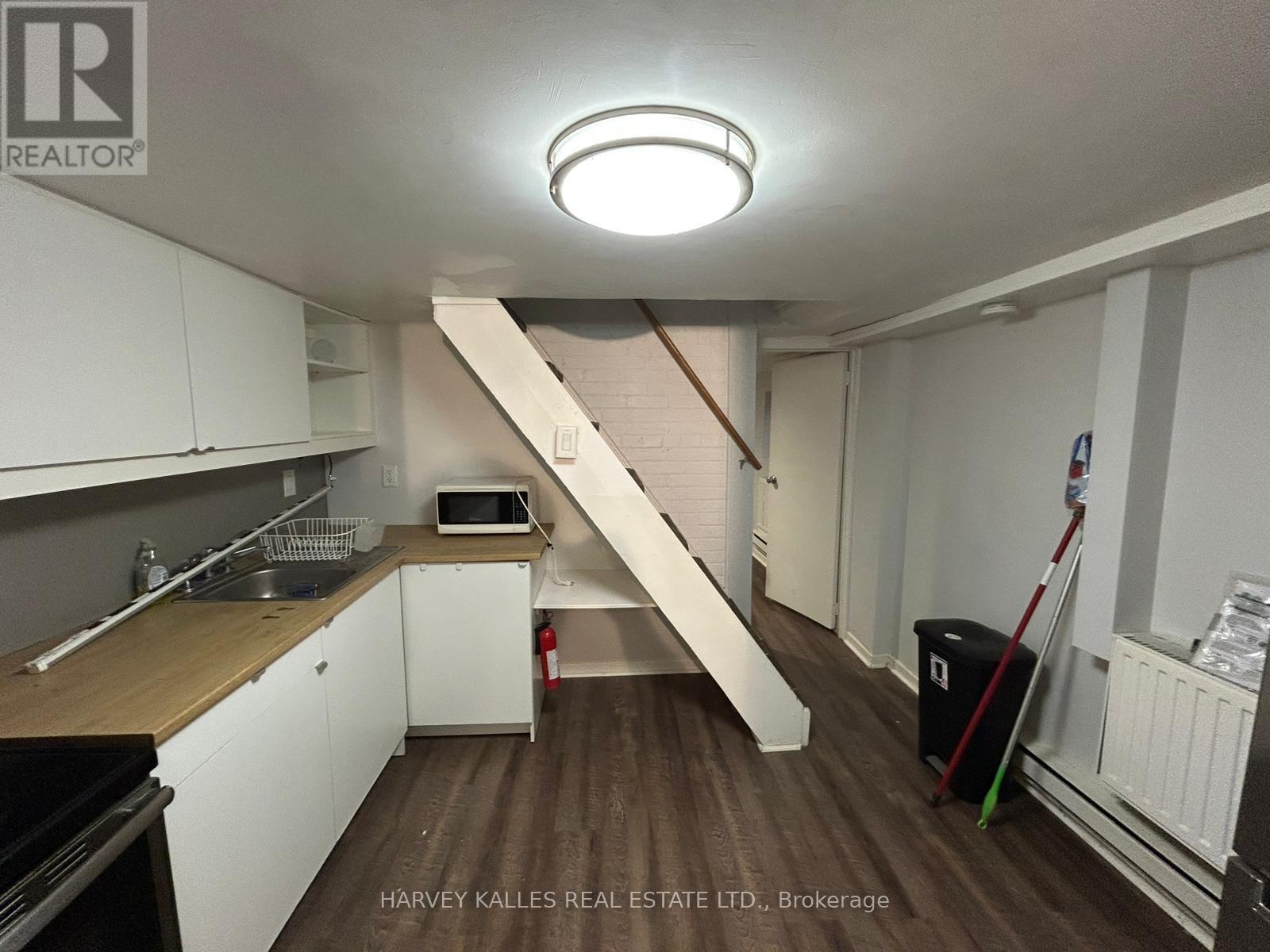 3 - 1098 BATHURST STREET