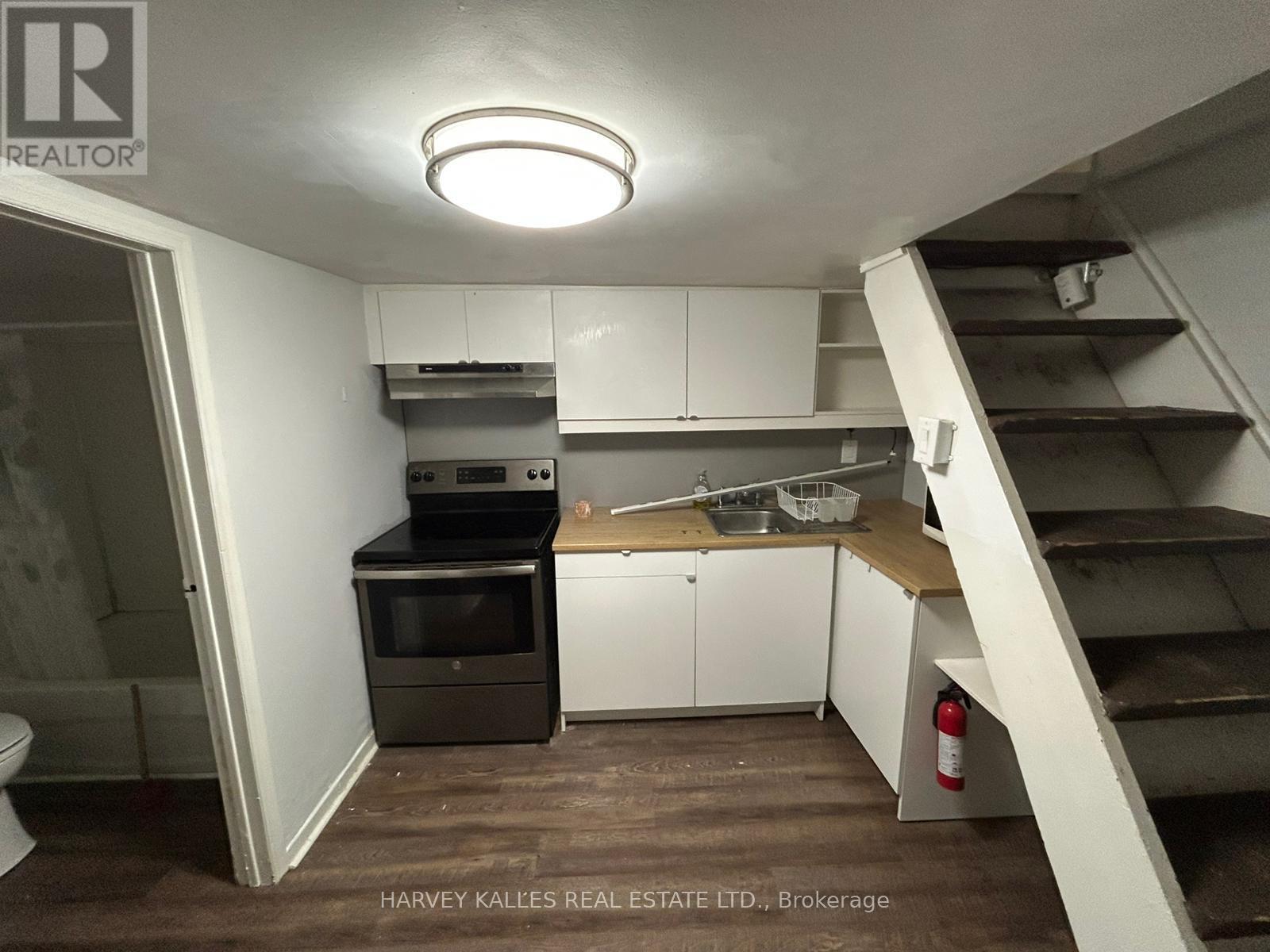 3 - 1098 BATHURST STREET