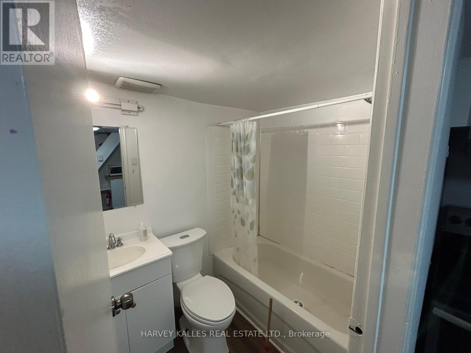 3 - 1098 BATHURST STREET