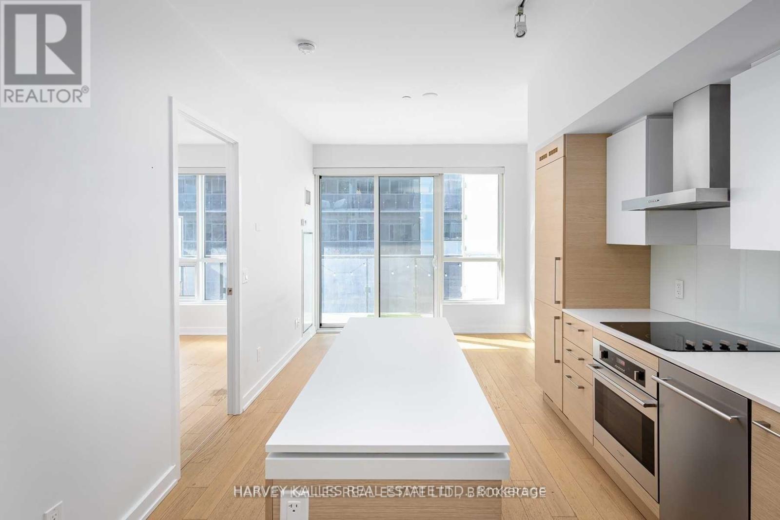 1002 - 1030 KING STREET W