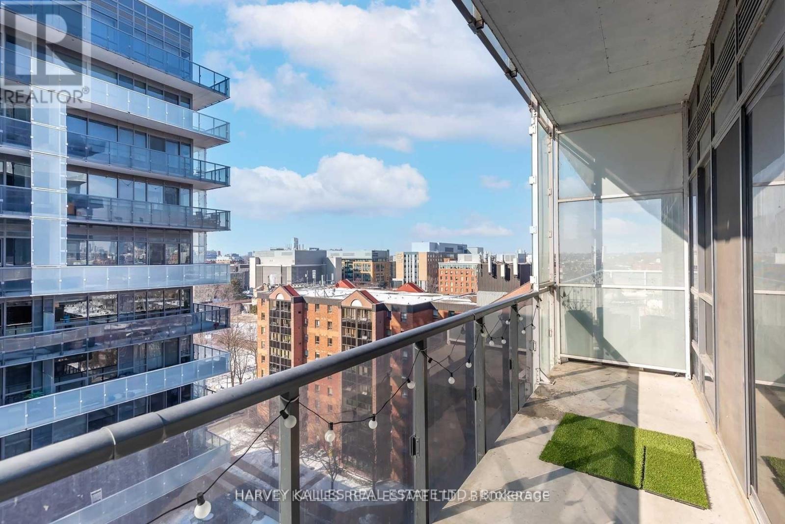 1002 - 1030 KING STREET W