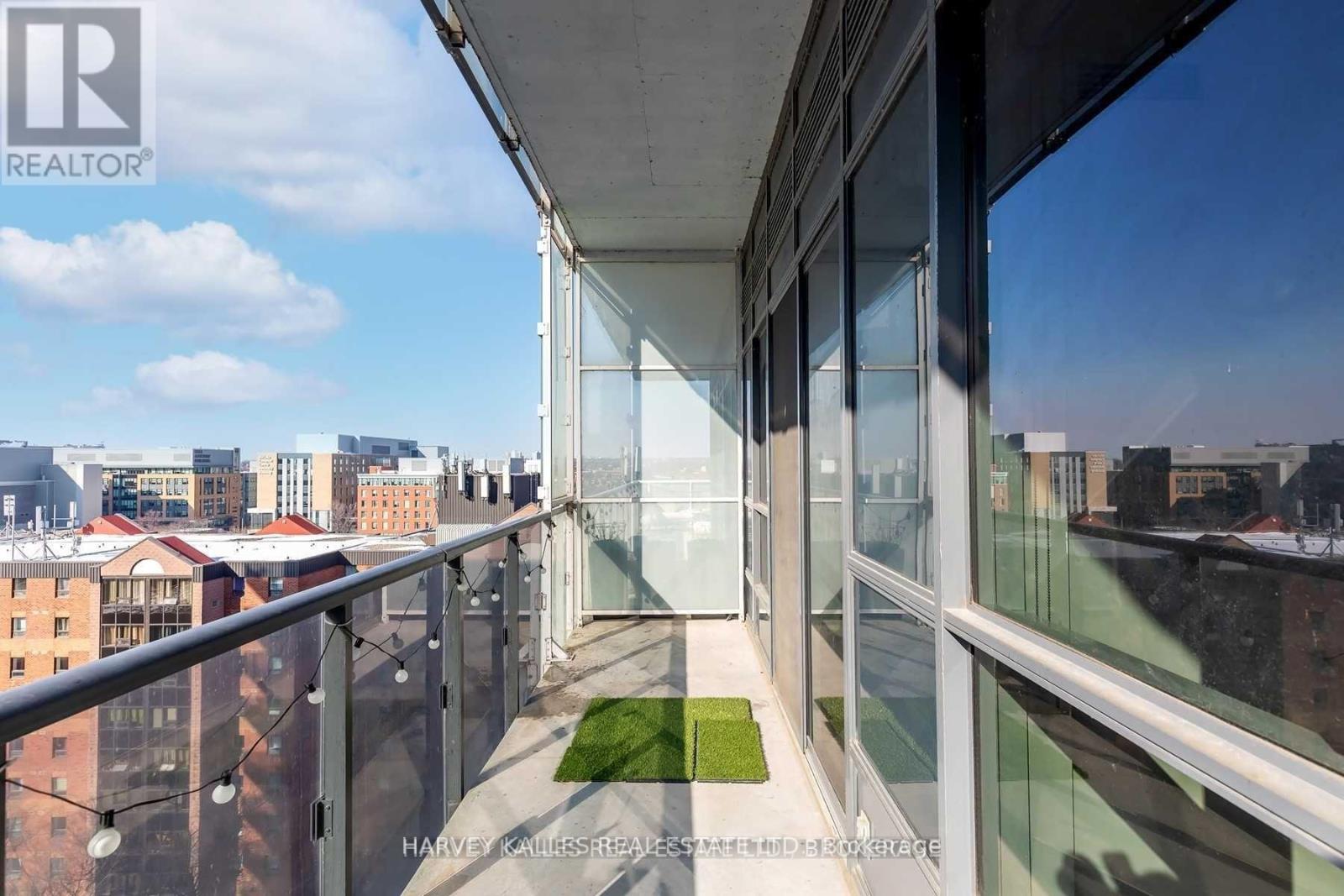 1002 - 1030 KING STREET W