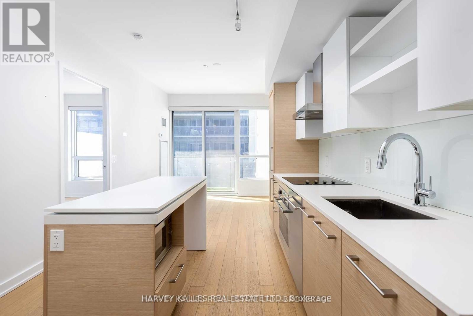 1002 - 1030 KING STREET W