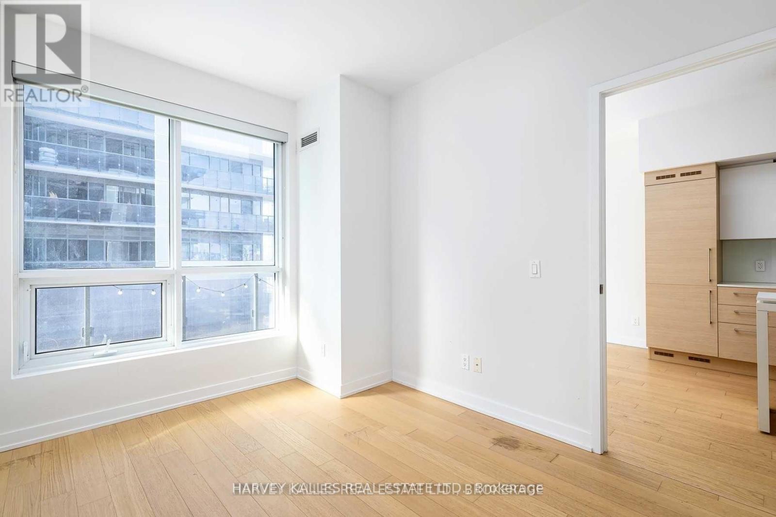 1002 - 1030 KING STREET W