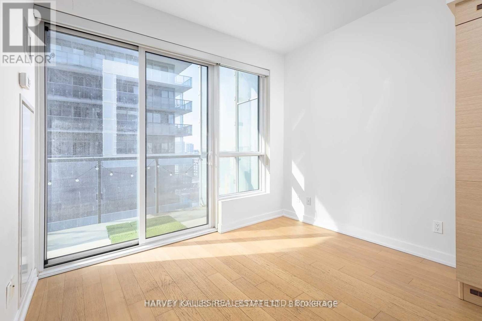 1002 - 1030 KING STREET W
