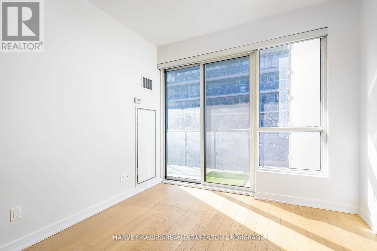 1002 - 1030 KING STREET W