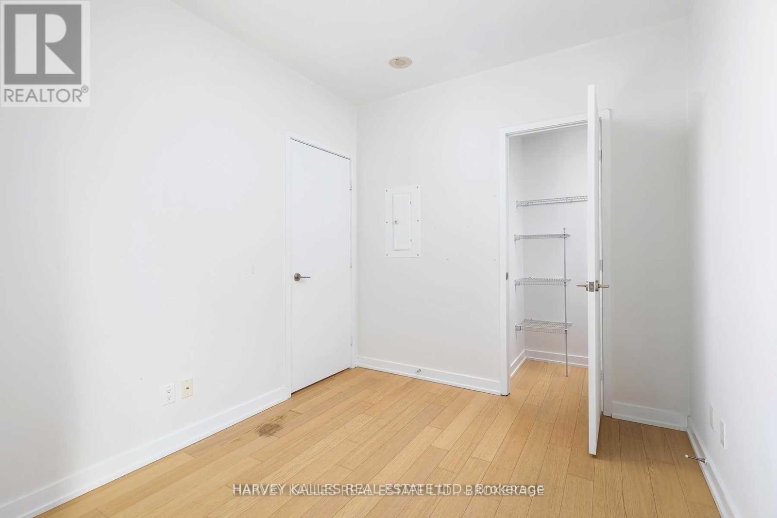 1002 - 1030 KING STREET W