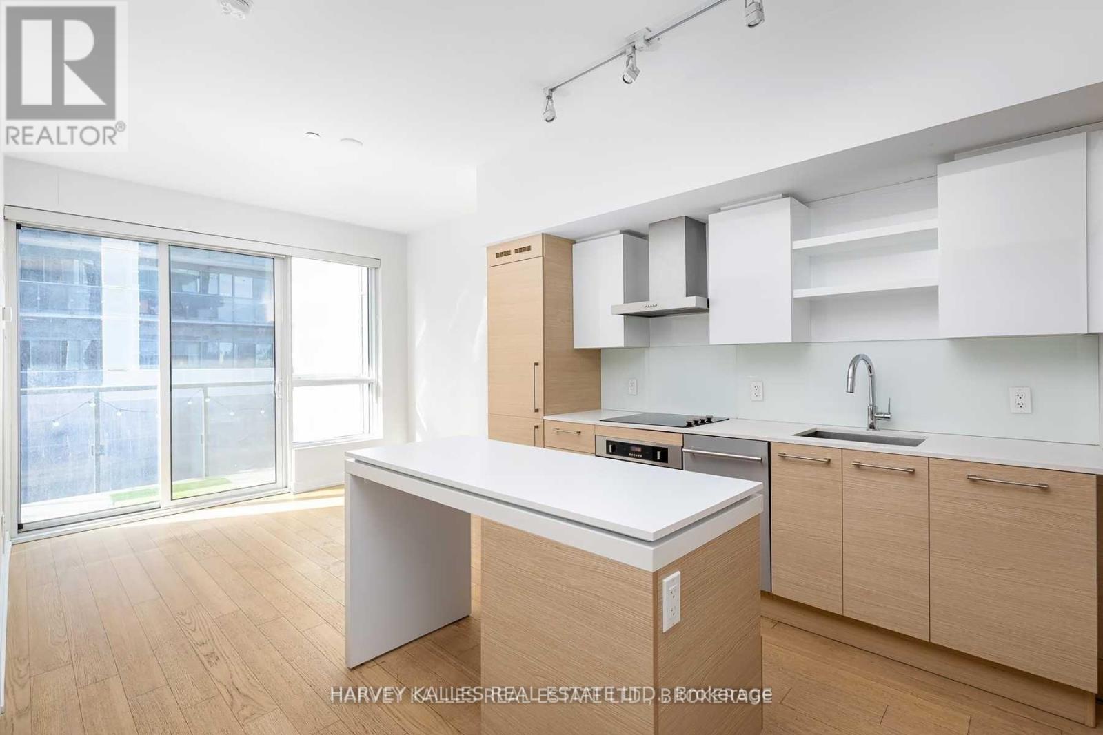 1002 - 1030 KING STREET W