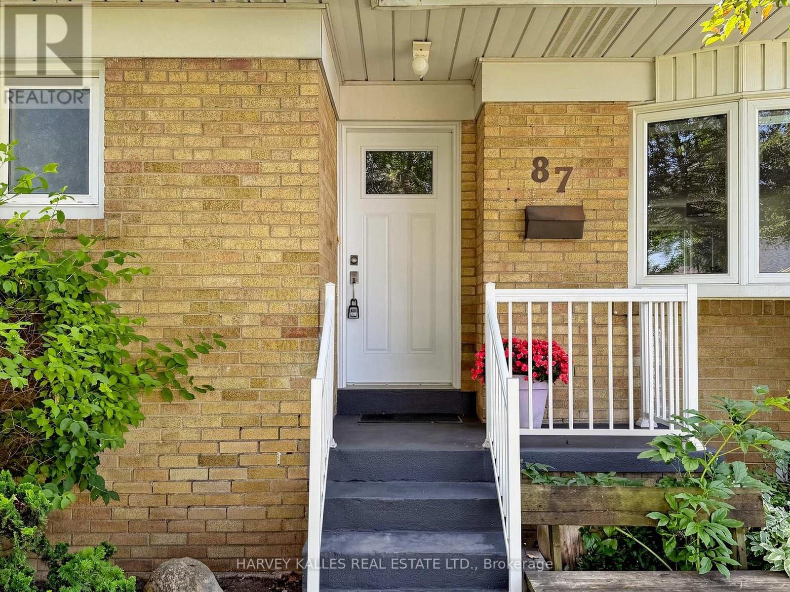 87 COMBE AVENUE