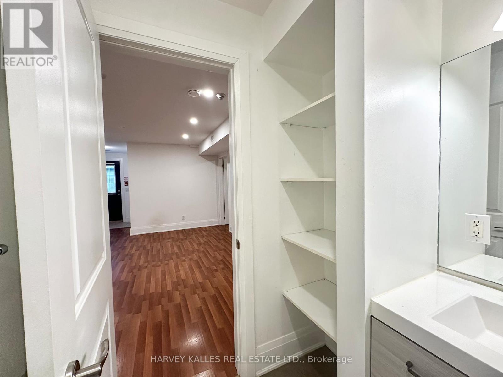 2 - 543 PALMERSTON BOULEVARD