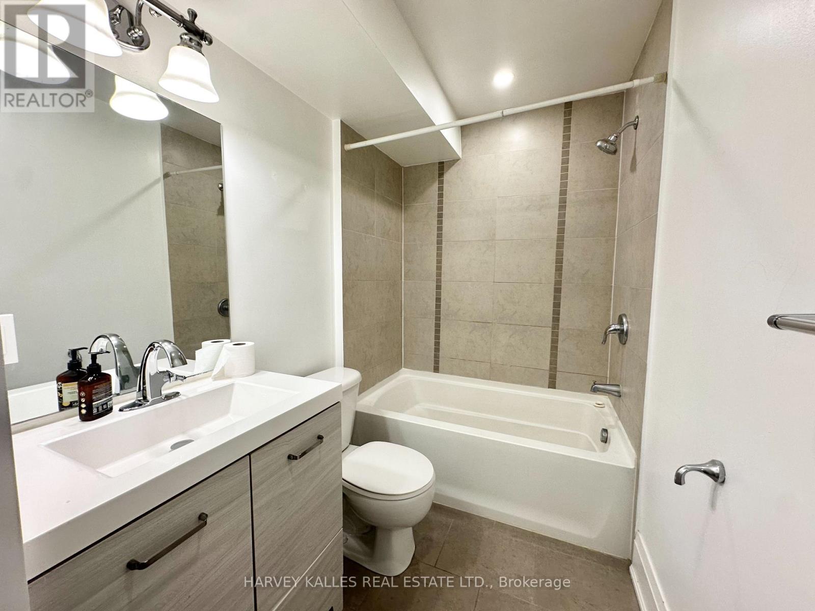 2 - 543 PALMERSTON BOULEVARD