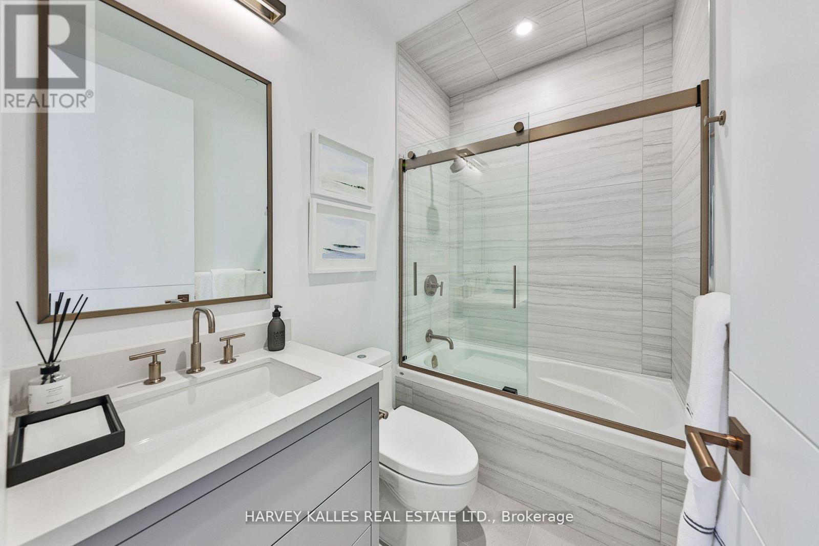 1707 - 215 LONSDALE ROAD