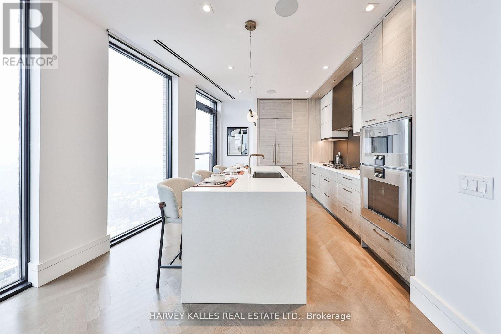 1707 - 215 LONSDALE ROAD