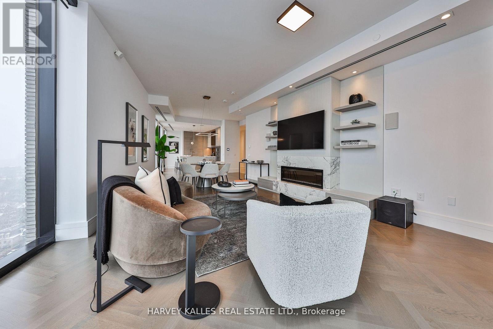 1707 - 215 LONSDALE ROAD