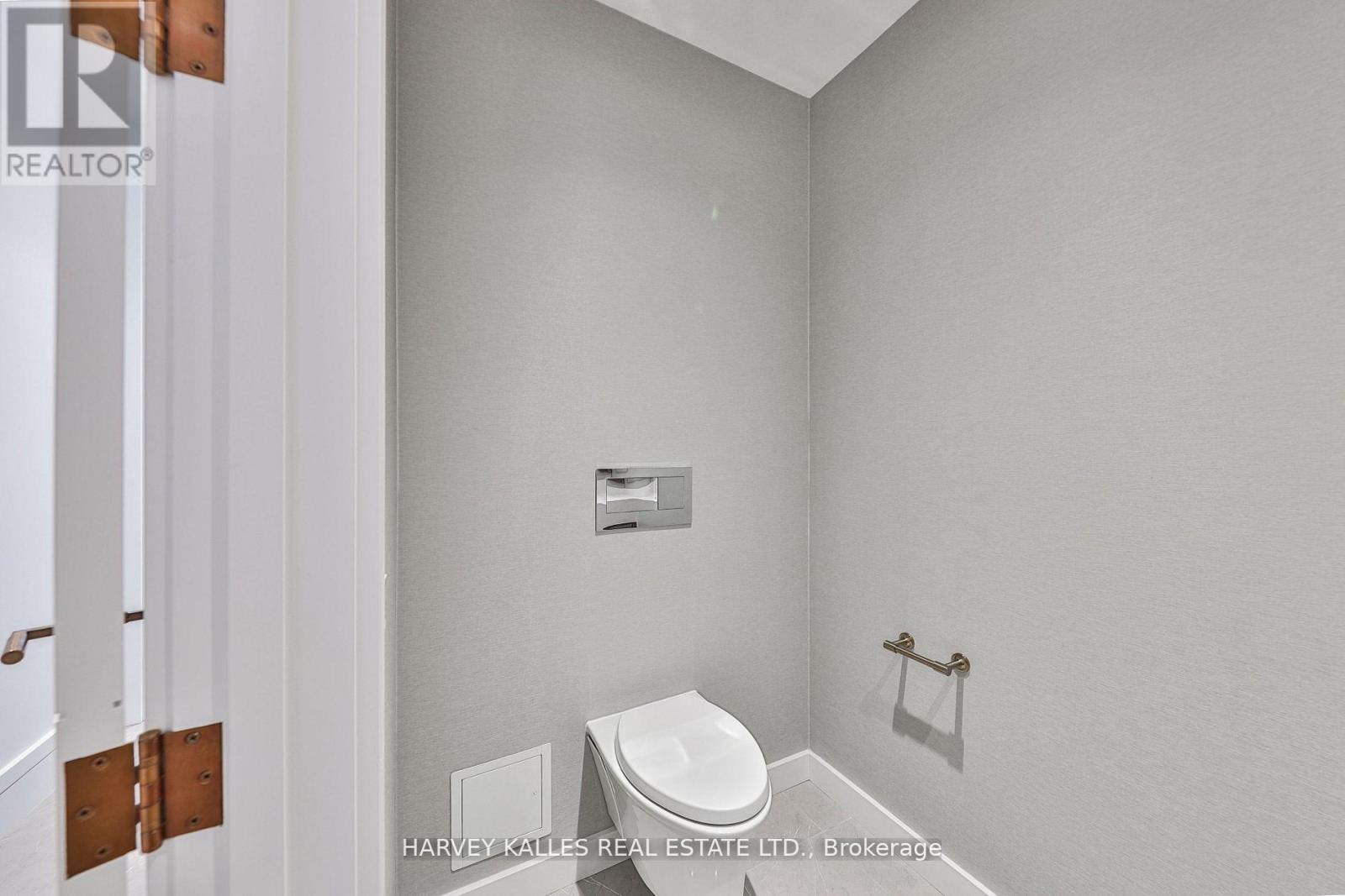 1707 - 215 LONSDALE ROAD