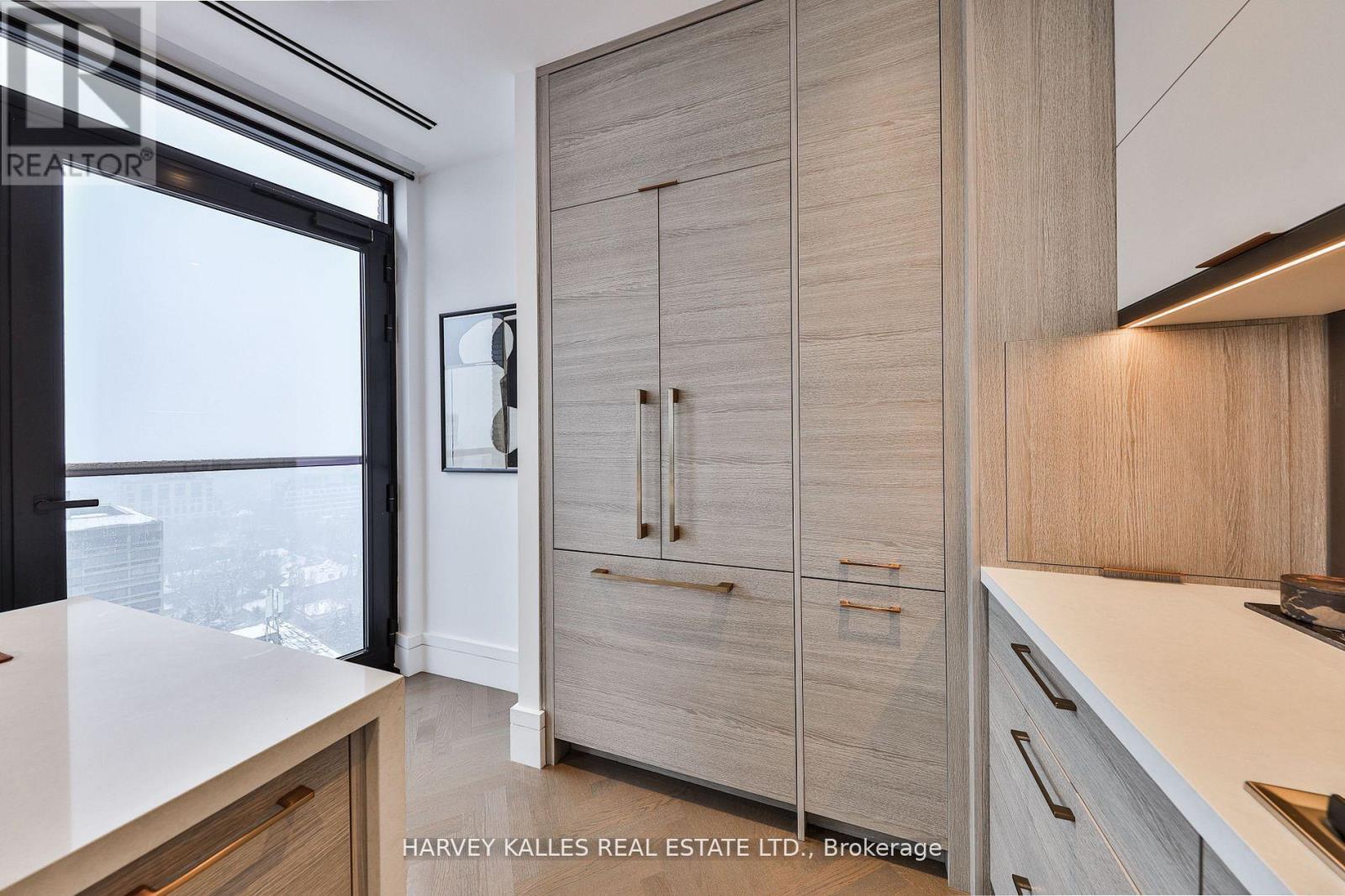 1707 - 215 LONSDALE ROAD