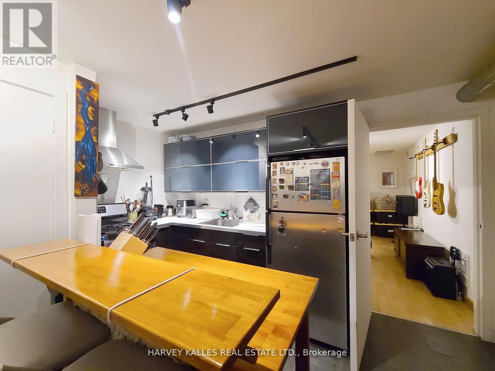 B1 - 214 BATHURST STREET