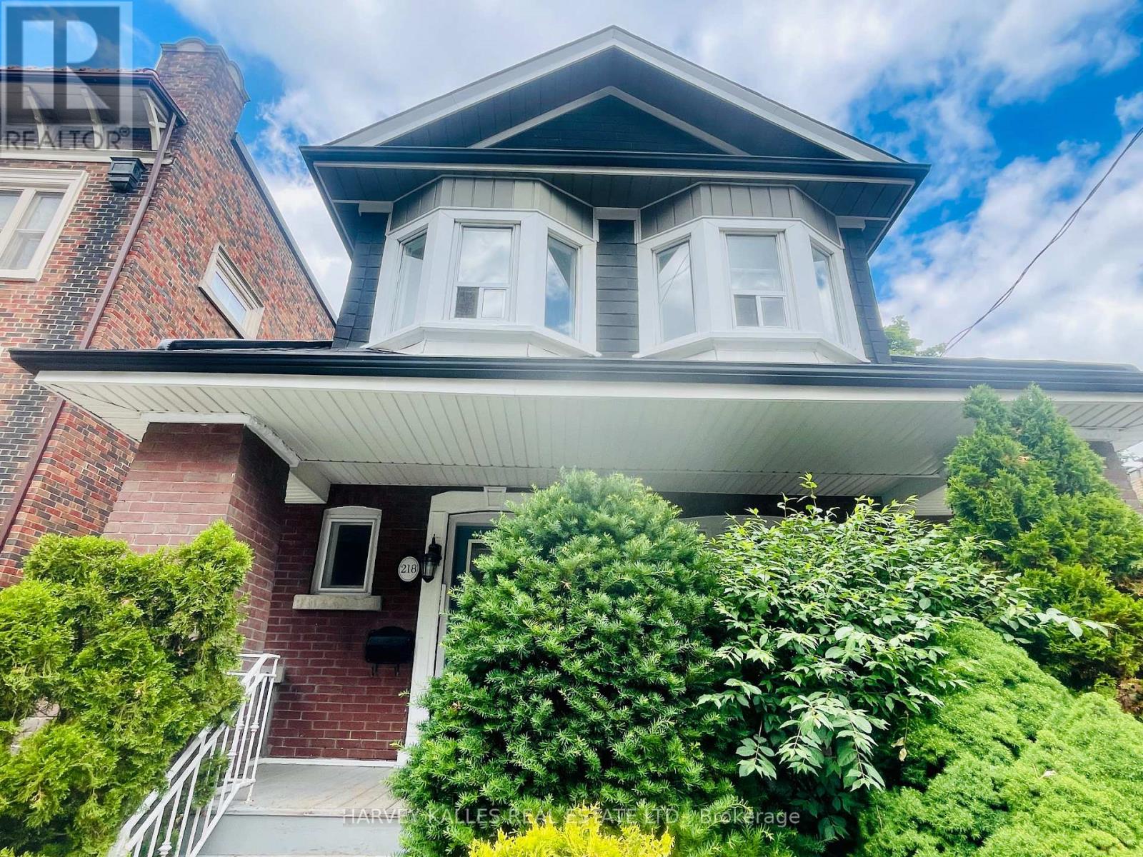 2ND FLOOR - 218 HEATH STREET W