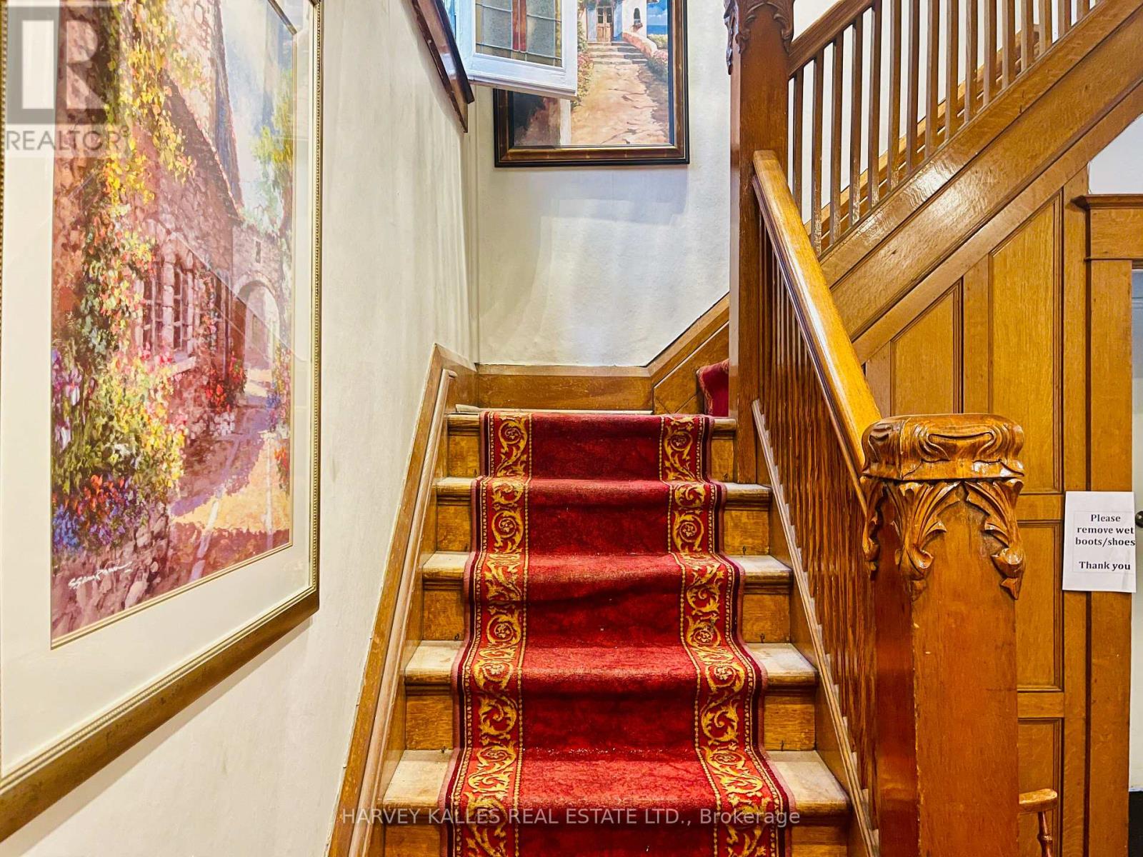 2ND FLOOR - 218 HEATH STREET W