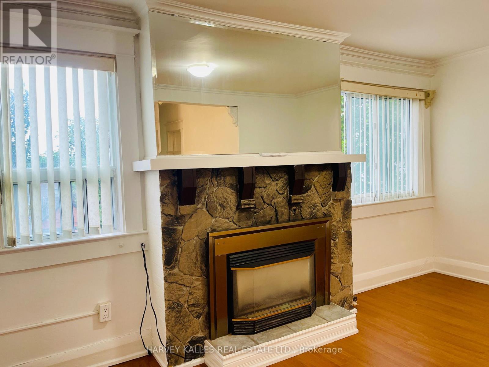 2ND FLOOR - 218 HEATH STREET W