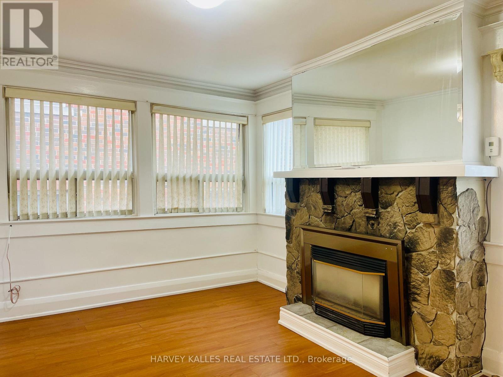 2ND FLOOR - 218 HEATH STREET W