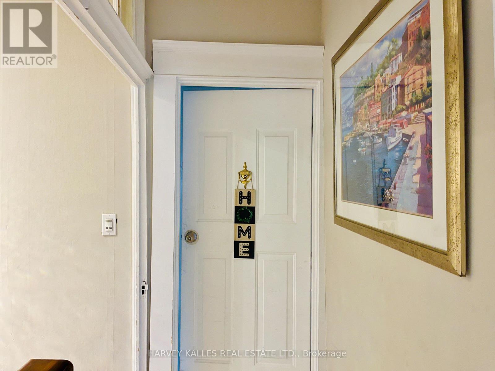 2ND FLOOR - 218 HEATH STREET W